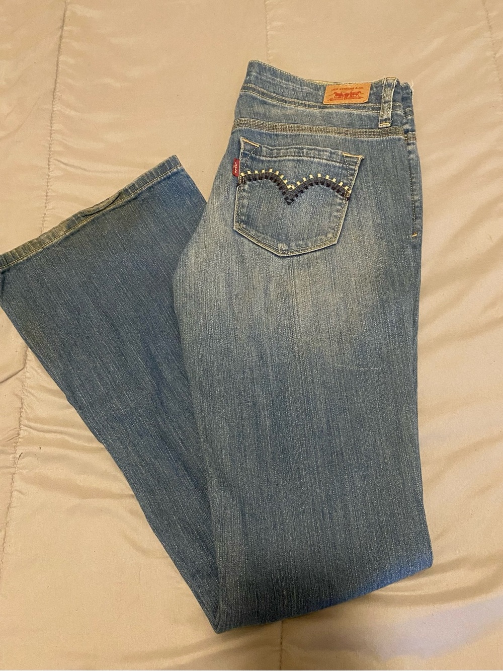 Levi's Women's Light Blue Boot Cut Jeans with Back embroidered Pockets Size 3